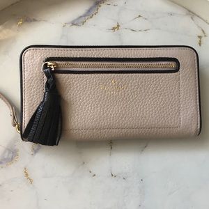 Perfectly Neutral wallet can be paired w/anything